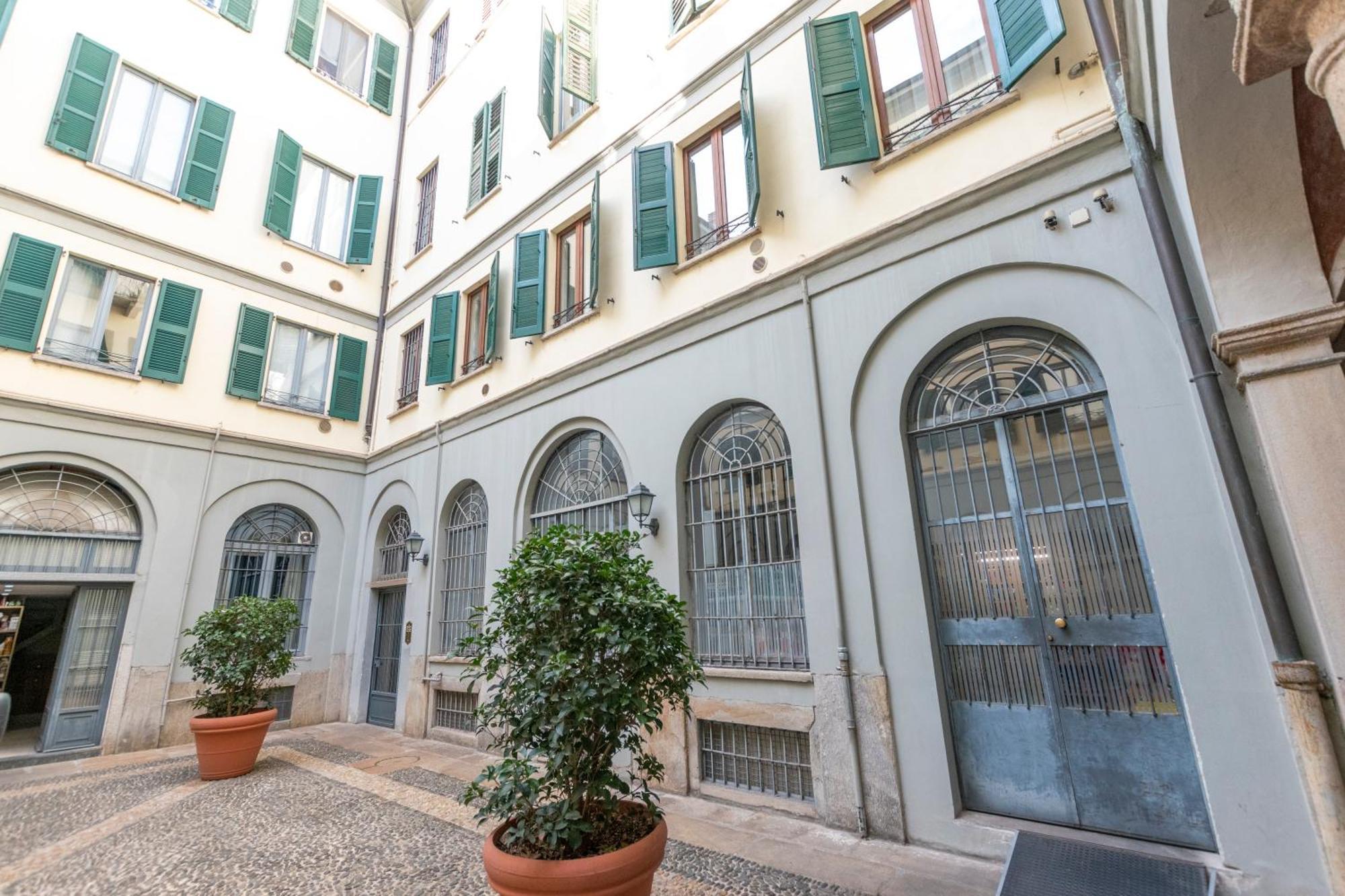 Luxury Apartment Near Duomo Italia 38 米兰 外观 照片